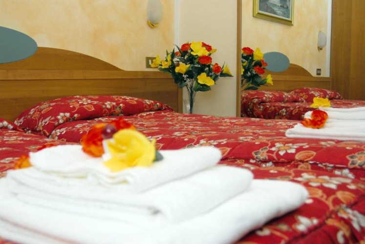 Standard Triple room