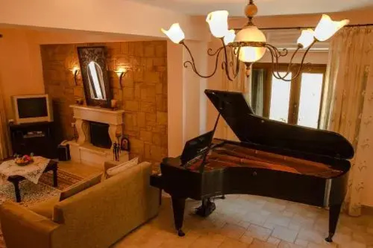 Garnelis House