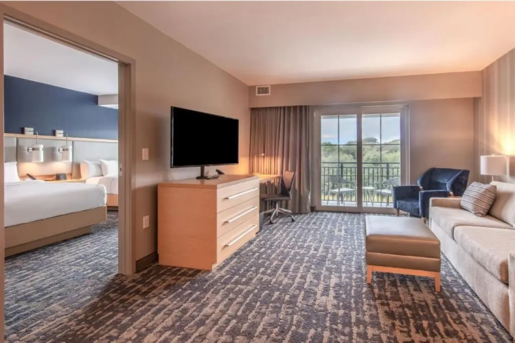 1 Bedroom Quadruple Suite with balcony and with land view