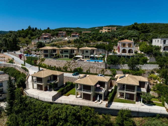 2 Bedrooms Villa