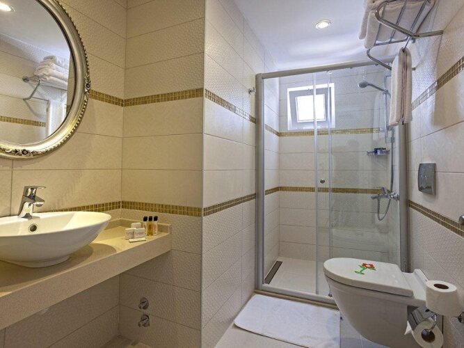 yali apart otelOver view