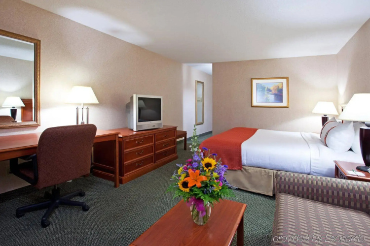 Holiday Inn Cincinnati-Riverfront by IHG