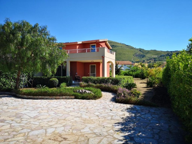 2 Bedrooms Villa
