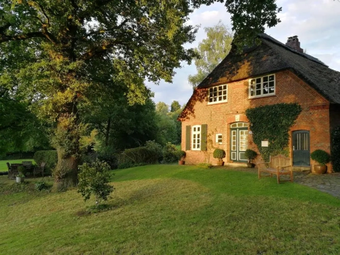 5 Bedrooms Cottage