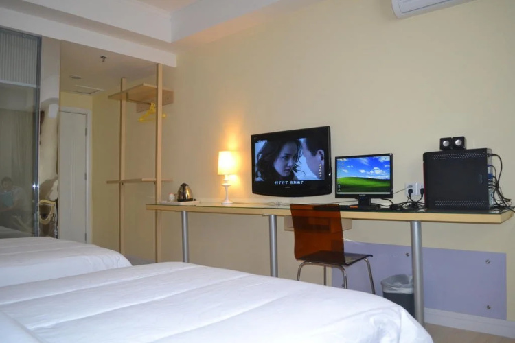 No.8 Hotel Chain