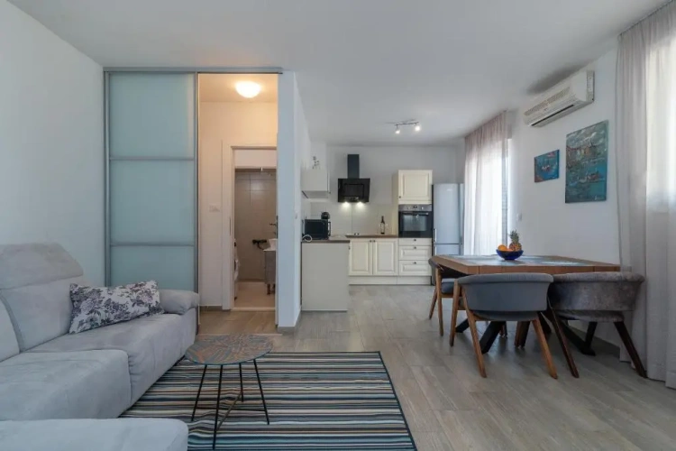 2 Bedrooms Apartment with balcony and with sea view