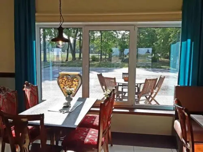 Tristvere Guesthouse-Cafe