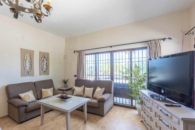 5 Bedrooms Cottage