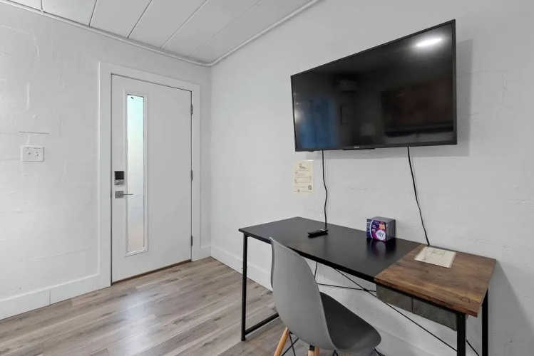 Chic City Retreat 93E