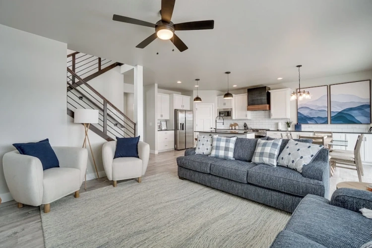 4 Bedrooms Apartment