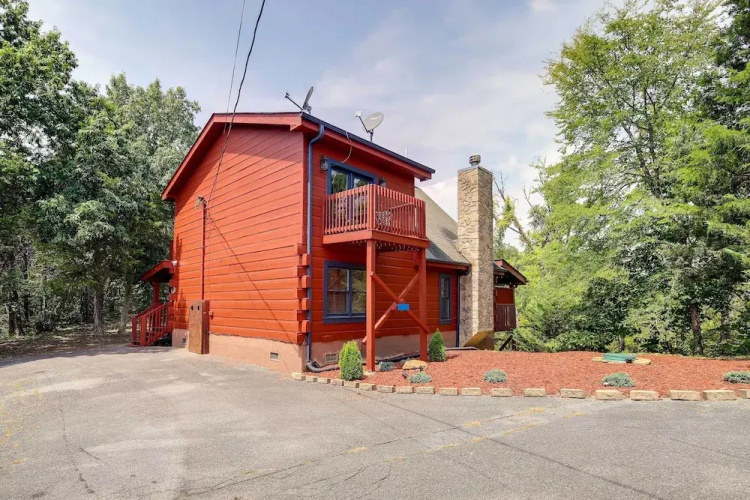 'star Lite' Cabin: Hot Tub, Deck & Pool Table