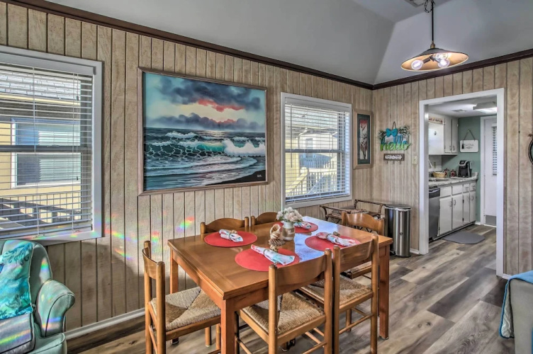 Walk to Beach: Dog-friendly Myrtle Beach Cottage!