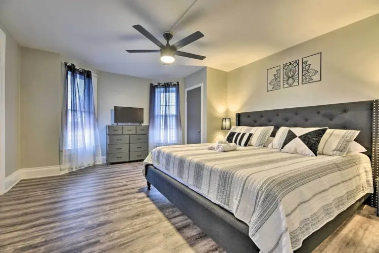 4 Bedrooms Apartment