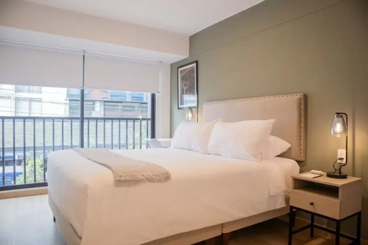 w Striking 1BR Duplex in Miraflores