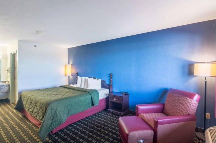 Premier Inn & Suites
