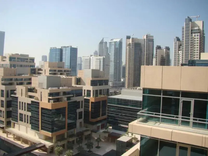 Bay Square 6