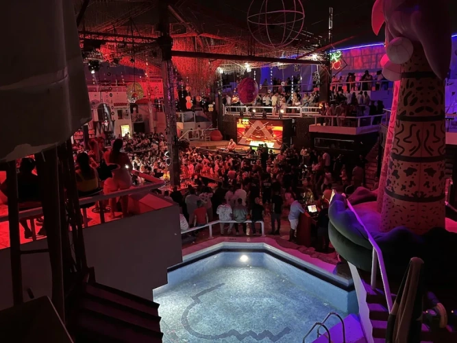 1 Bedroom Club Studio with pool view