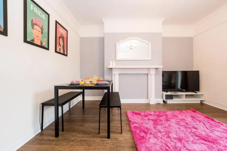 Bright Battersea pad Sleeps 5
