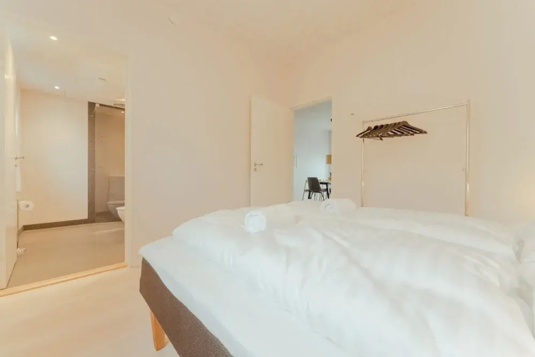 Charming Artistic Retreat | Panoramic View