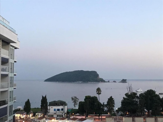 2 Bedrooms Family Apartment with sea view