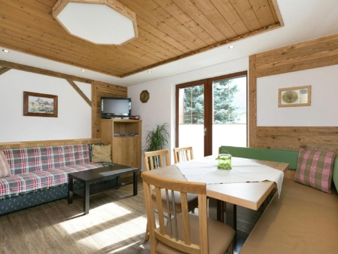 3 Bedrooms Apartment