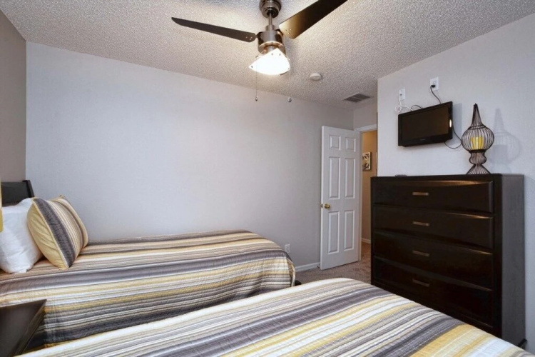 Emerald 4 bedrooms with Pool - 2201Em 4 Home by RedAwning