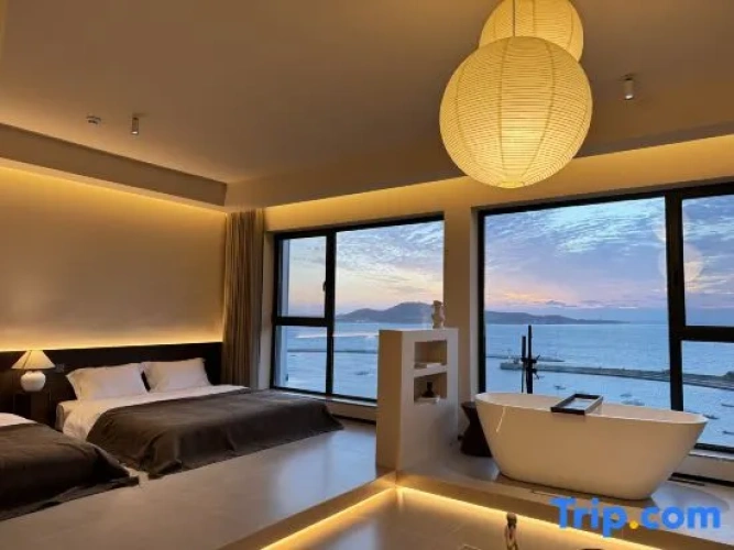 Deluxe Quadruple Suite with view