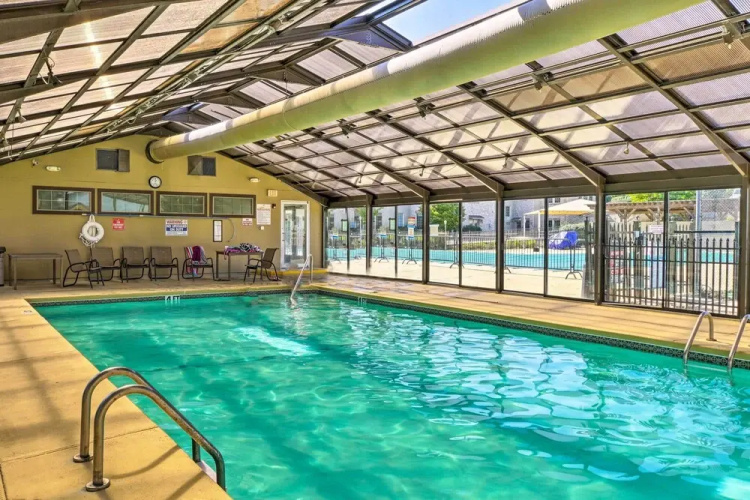 Fireplace, Indoor Pool Access! Family Branson Unit
