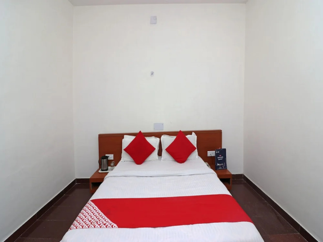 OYO 14837 Hotel Uberoi Anand