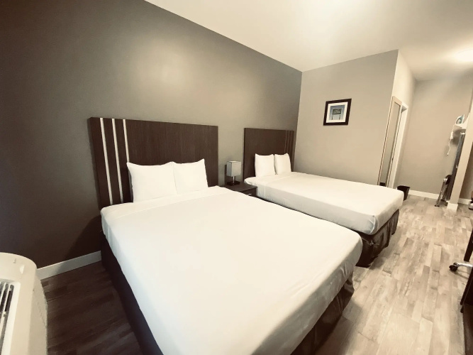 Econo Lodge City Centre Inn