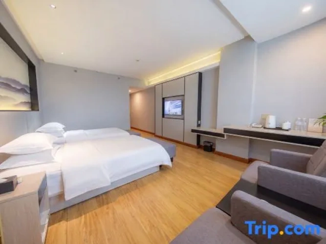 Standard Twin room with river view
