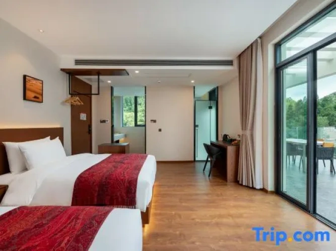 Standard Twin room with mountain view