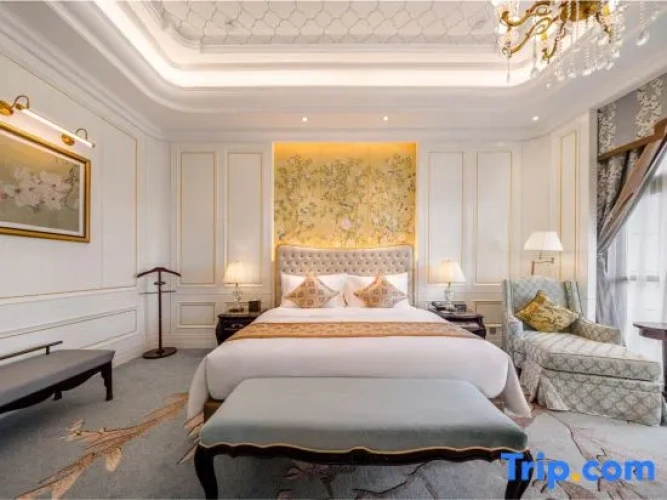 1 Bedroom Deluxe Suite