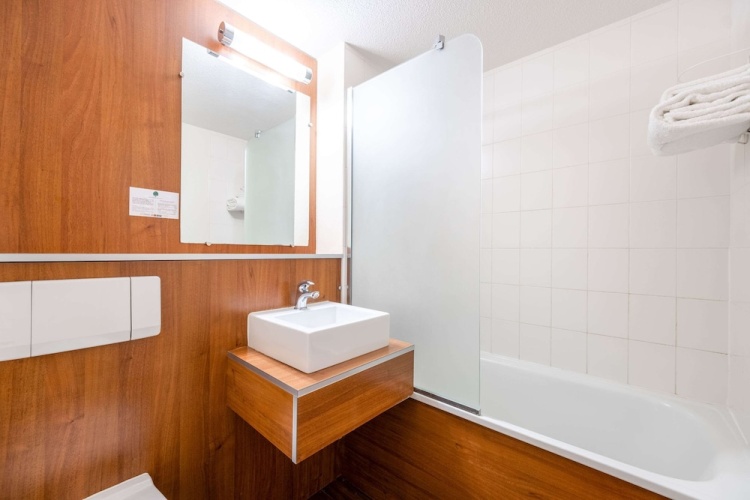 Comfort Hotel Aeroport Lyon St Exupery photo 12