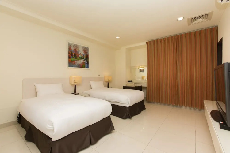 F Hotel - Sanyi