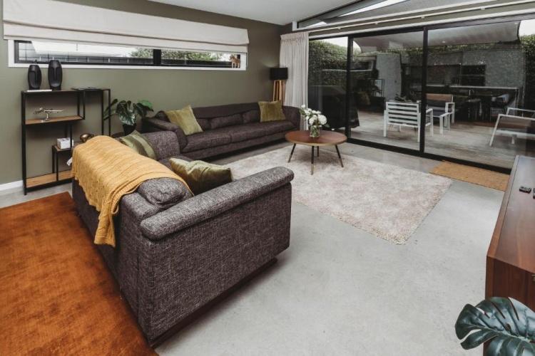 3 Bedrooms Apartment