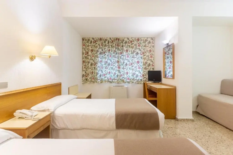 Triple room