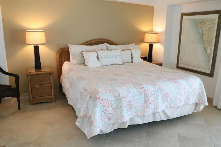 Jamaica Royale - 801 - 2 Br Condo