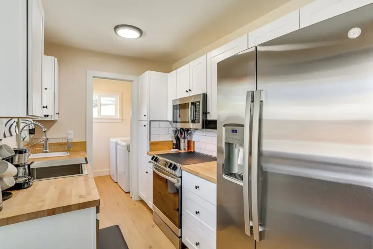 Walkable & Bright Bungalow in Dtwn Redding!