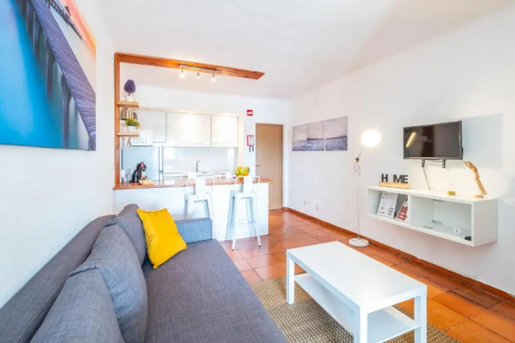 #065 Vila Magna Flat with Pool by Home Holidays