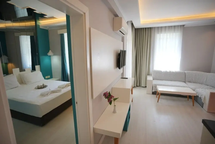 1 Bedroom Suite with balcony and with mountain view
