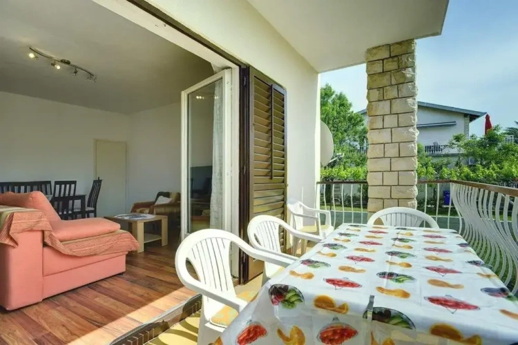 3 Bedrooms Apartment
