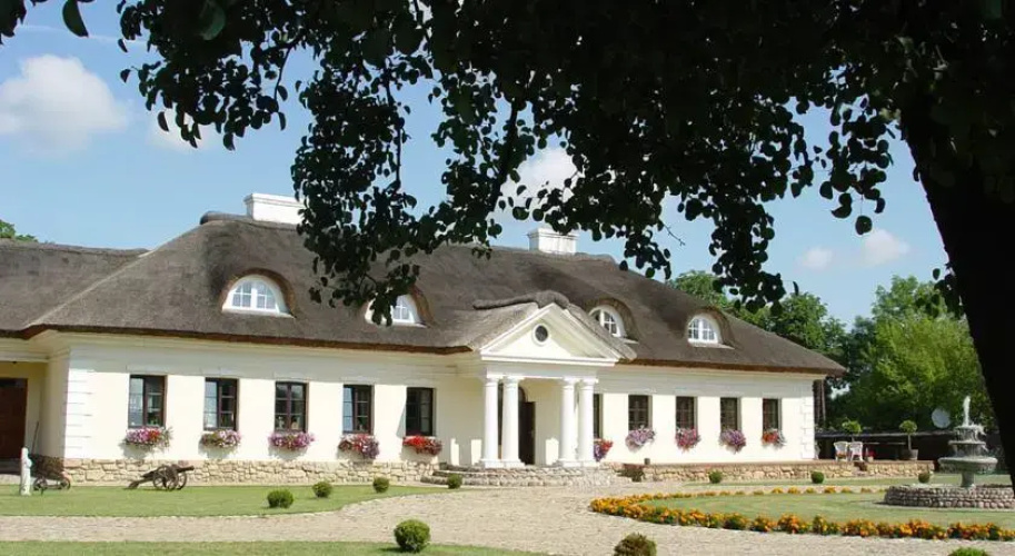 Dwór Chotynia