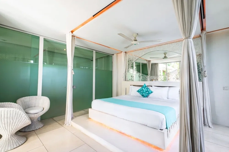 4 Bedrooms Villa