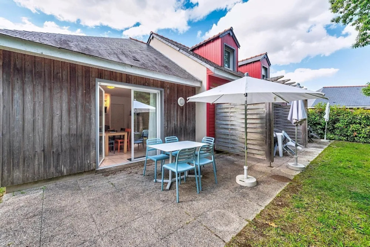 Duplex Cottage With Pool for 4