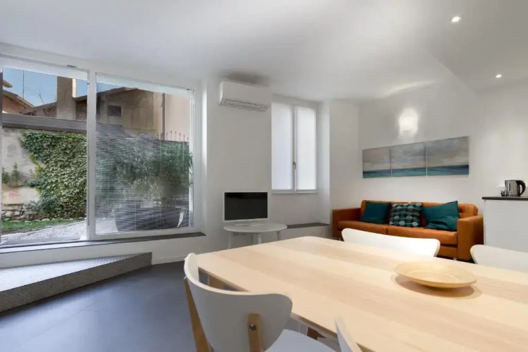 2 Bedrooms Cottage