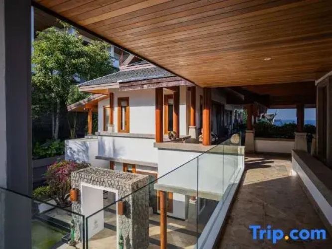 Villa ZeniMo, Surin Beach, pool, 9 BR 18 guests