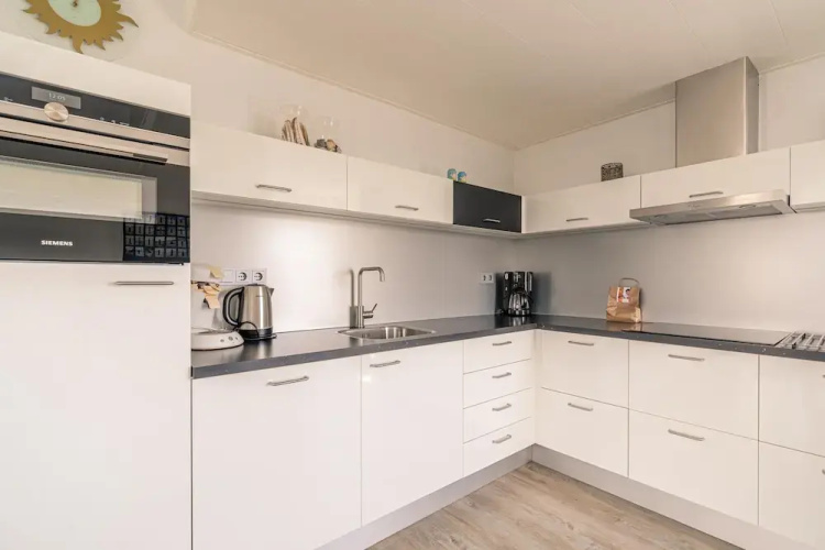 4-person Apartment With Island View