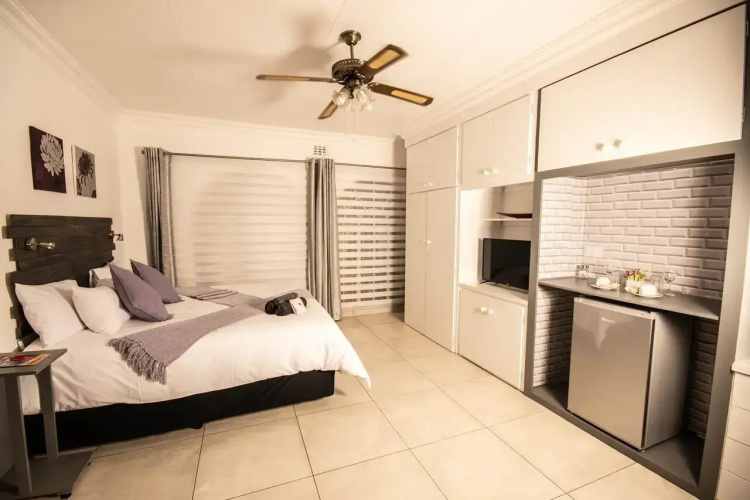 Oppiplot Guest House