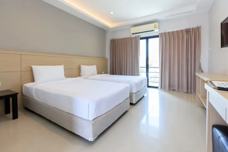 Standard Twin room with balcony